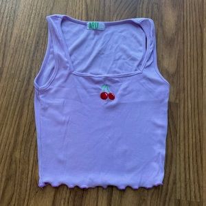 Light purple sleeveless crop top